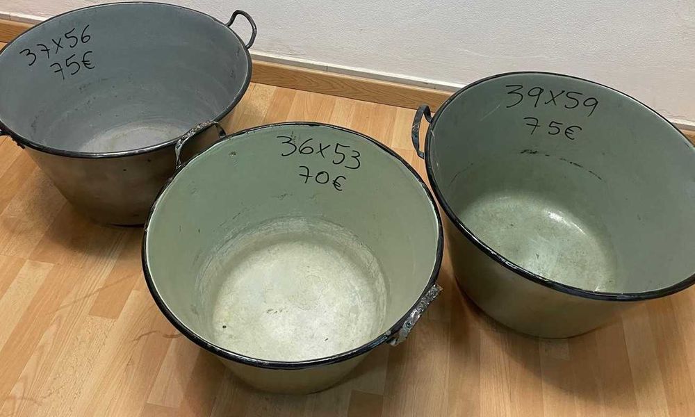 tachos em esmalte antigos, enormes