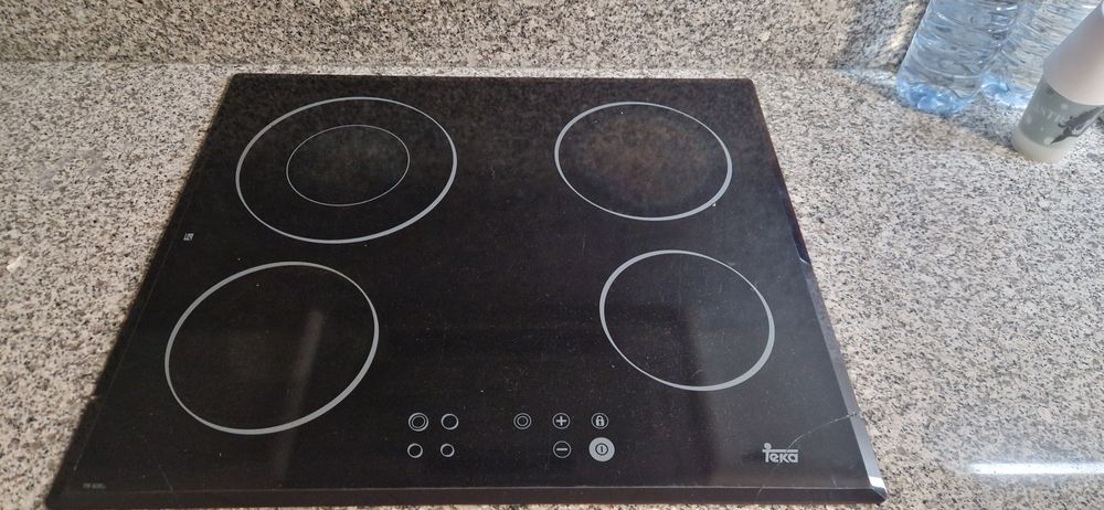 Placa teka estalada no canto