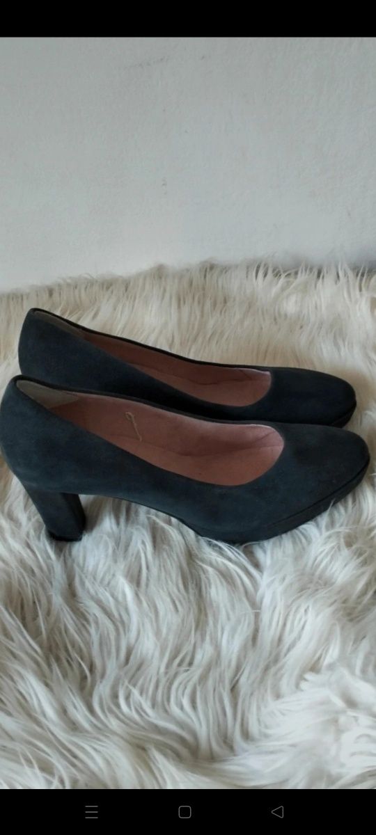 Damskie czółenka skórzane Tamaris Heart Sole w rozmiarze 39