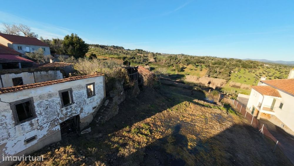 Ruína e Terreno com 8.680 m2 nas Olalhas, para Construção de Moradi