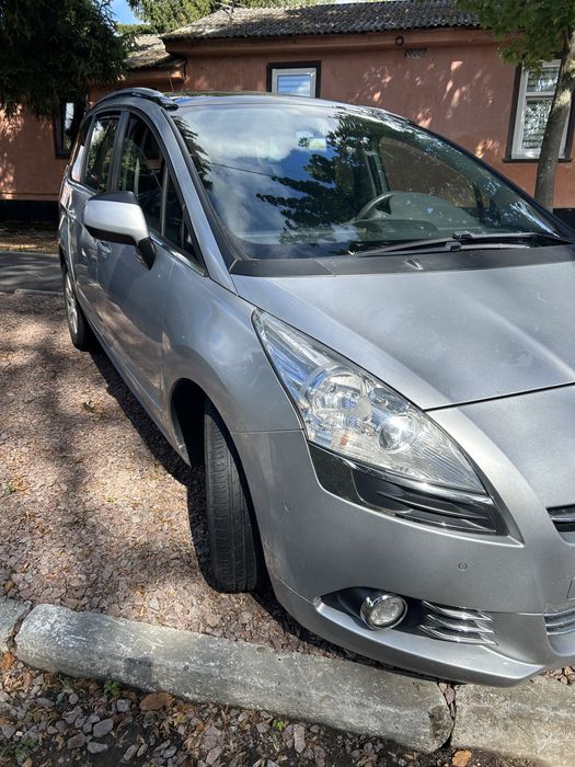 Продам авто Peugeot 5008