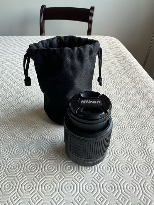 Objetiva Nikon AF-S DX Zoom-Nikkor 55-200mm F/4-5.6G ED