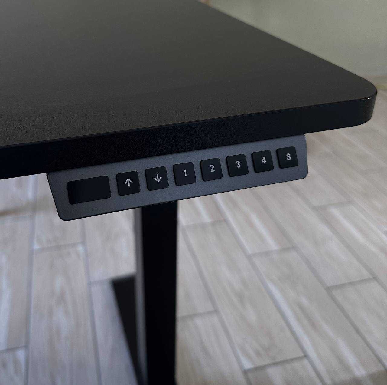 Комп'ютерний стіл E-Table Universal з регульованою висотою, чорний