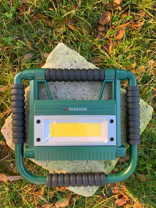 Акумуляторний світлодіодний прожектор із зарядним пристроєм Parkside