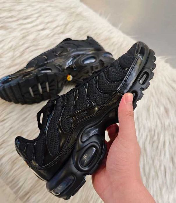 "Buty damskie Trampki"Nike_Air_Max_TN_Plus_czarny R.44