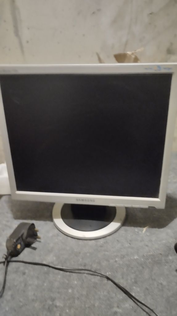 Monitory komputerowe