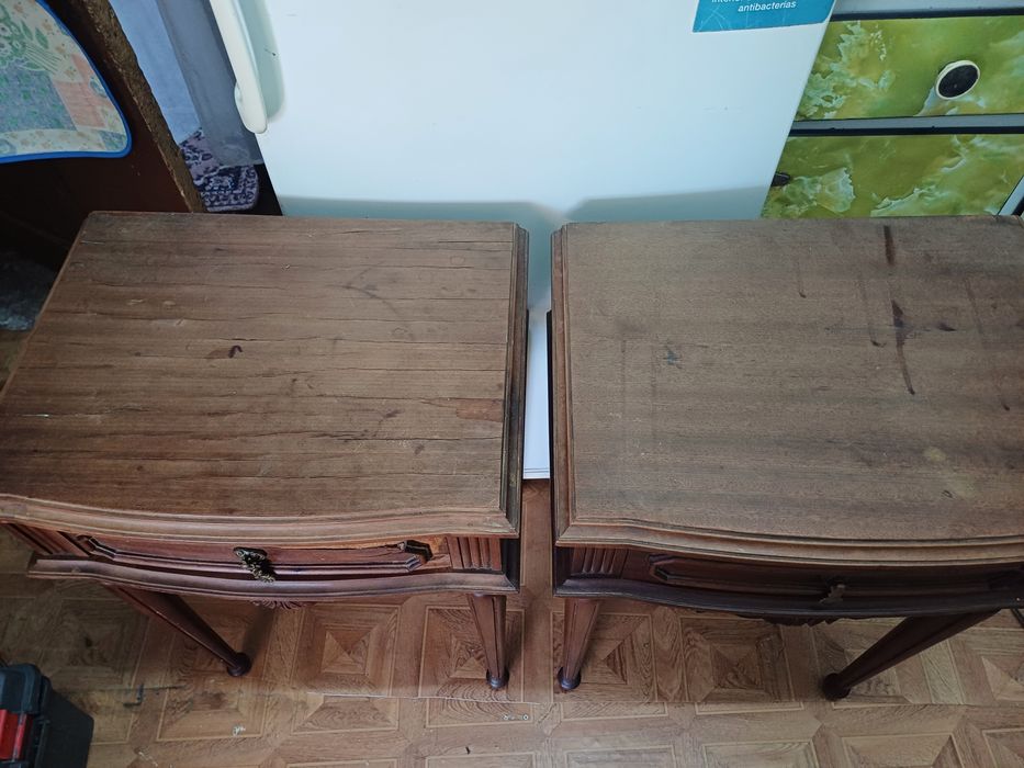 Conjunto de duas mesinhas de cabeceira