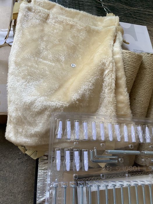 Ścianka wspinaczkowa  drapakiem i legowiskiem