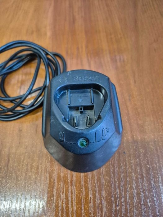 Зарядний пристрій Bosch GAL 1210 CV