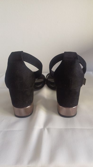 Sandálias da bershka- 40