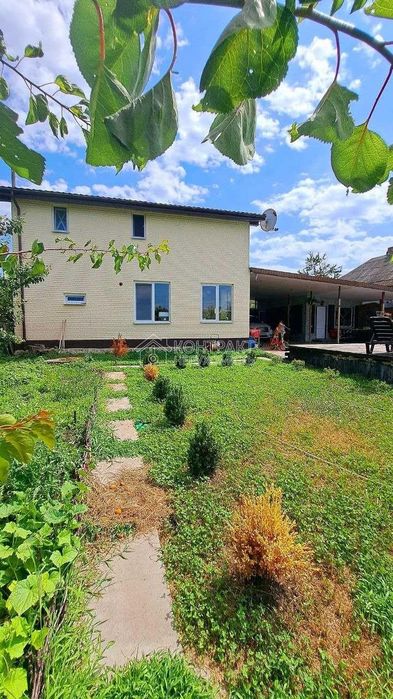 Продам сучасний будинок у самому центрі міста!