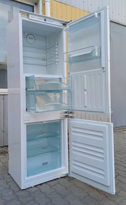 Вбудований холодильник з морозильною камерою Міле Miele KFN 37282 iD