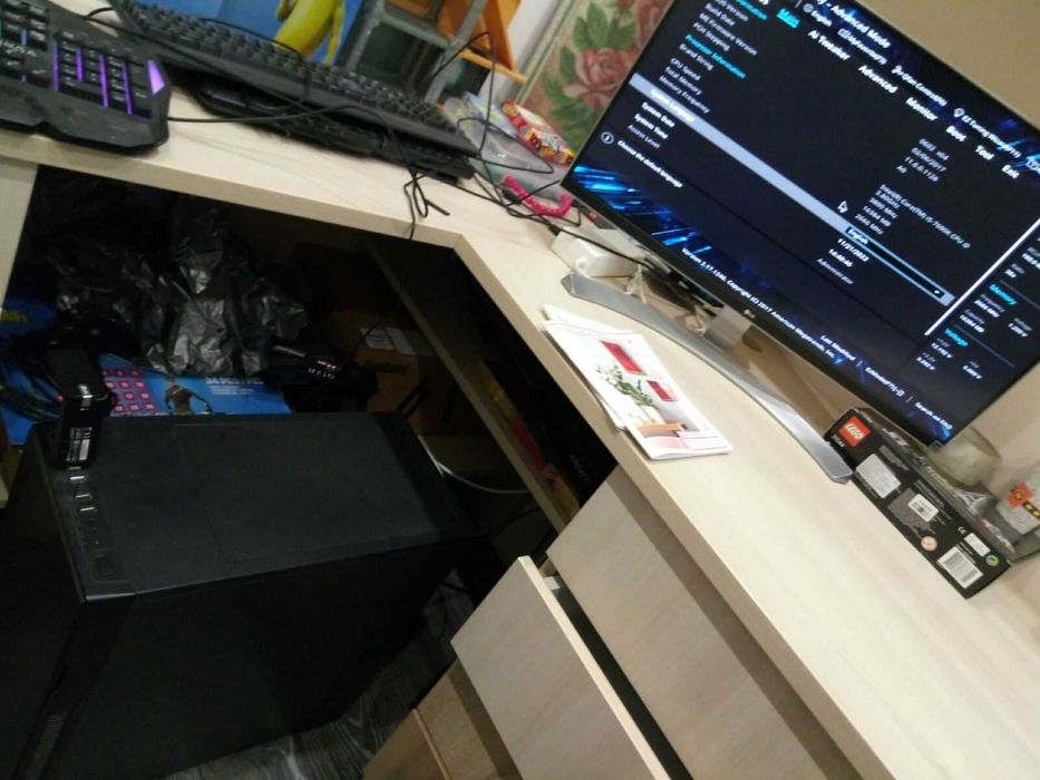 Комп'ютер + монітор i5-7600k - 16gb - nvidia 1070 TI