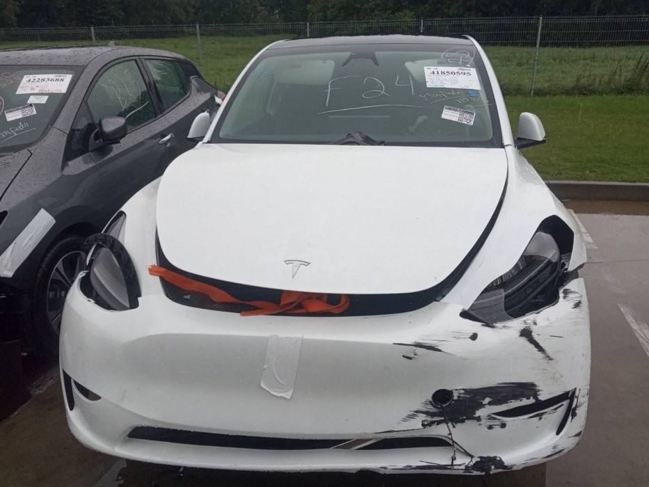 Tesla Model Y Long Range Dual Motor 03/2024