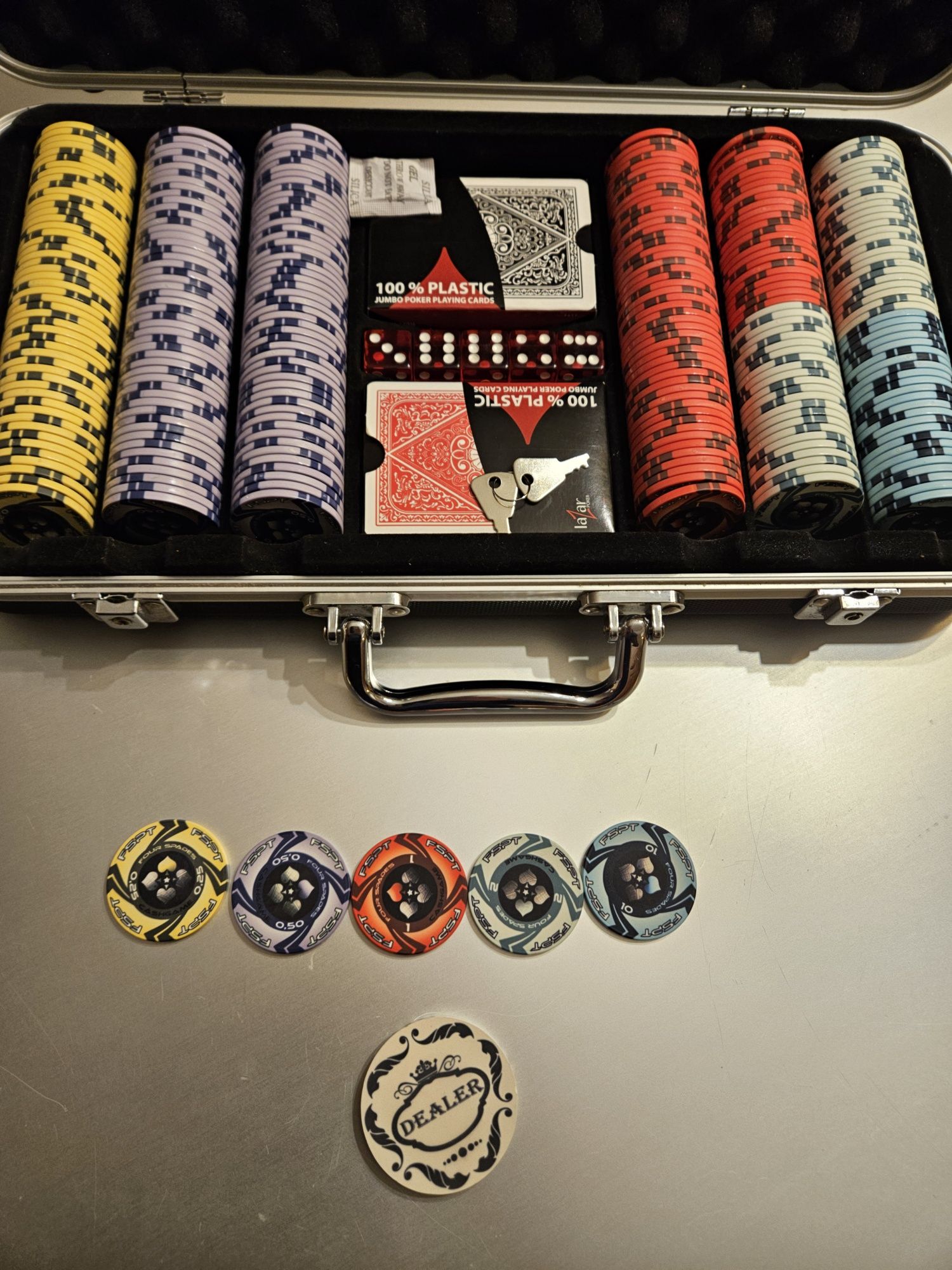 Jogo cartas com 300 fichas