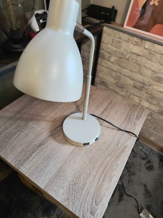 Lampka biurkowa z portem USB – mało używana