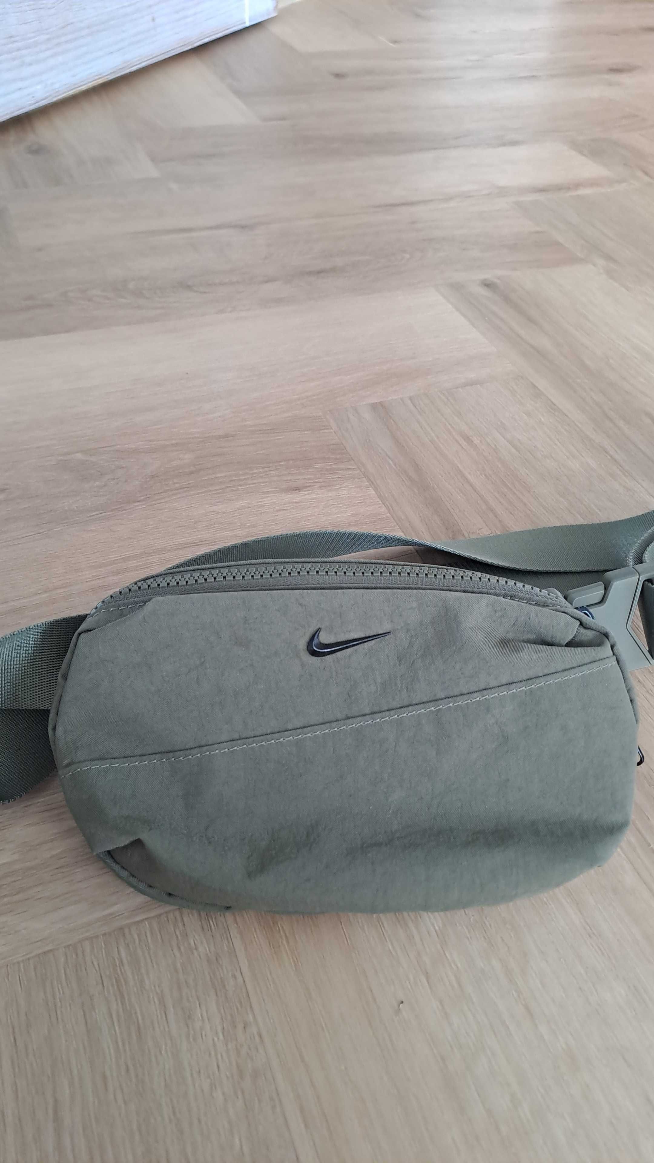 Saszetka, nerka Nike