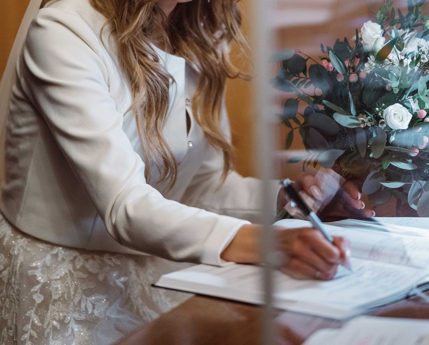 PRZEPIĘKNA błyszcząca suknia ślubna