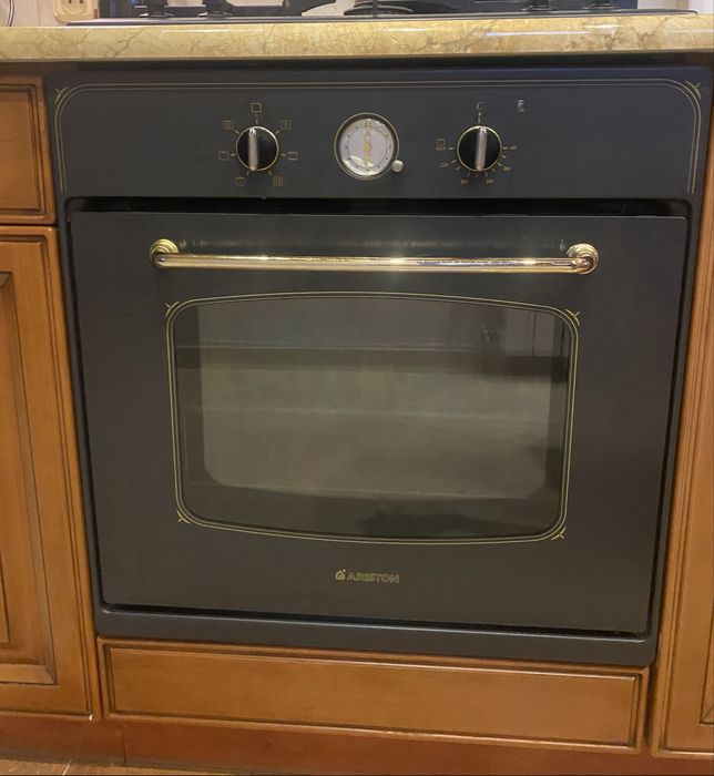 Piekarnik do zabudowy Ariston w stylu retro