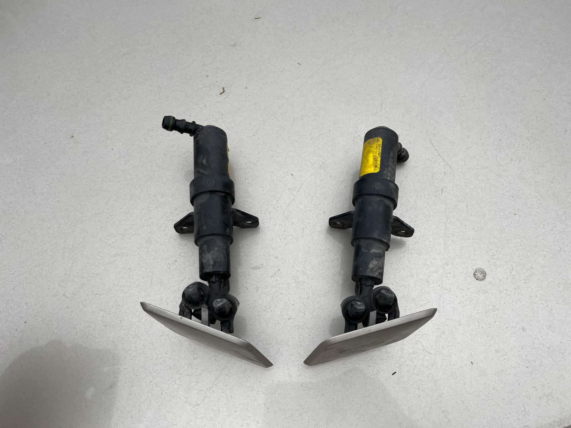 Spryskiwacz lampy 9201 Xenon Skoda Octavia II