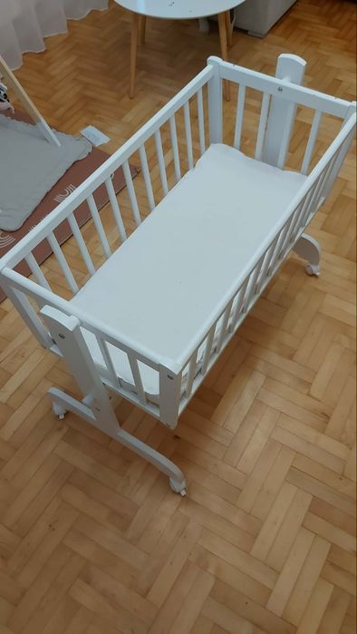Łóżeczko kołyska na kółkach