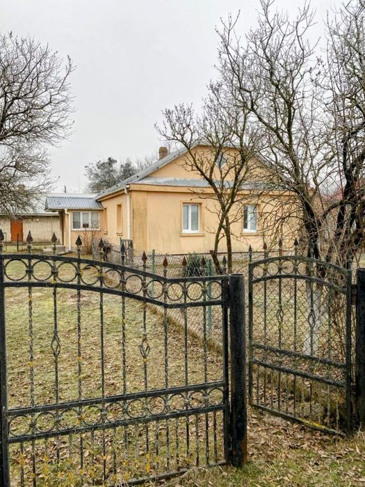 р Продаж будинку в селі Козлин з газом і водою