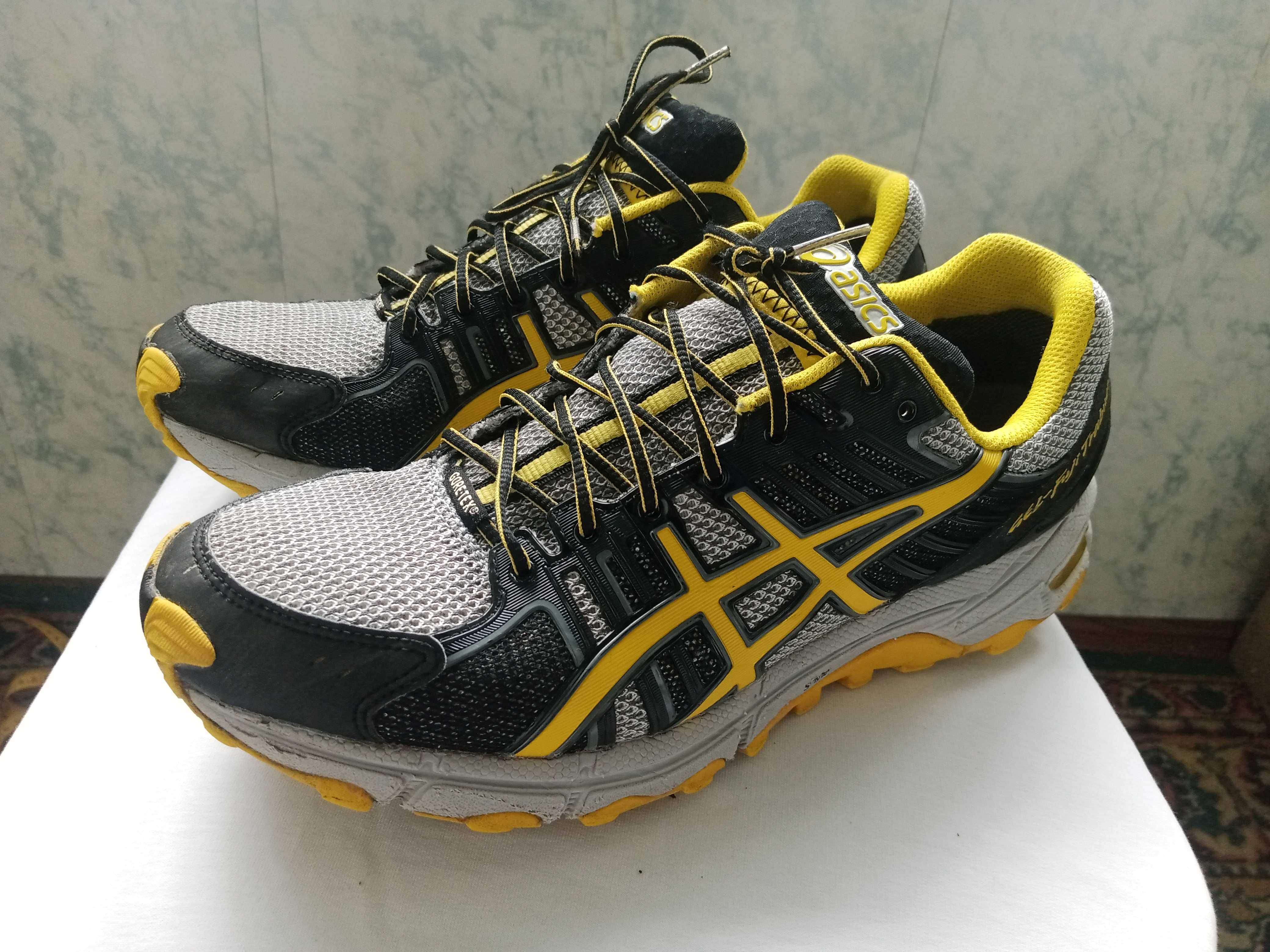 asics,кроссовки 43р.оригинал