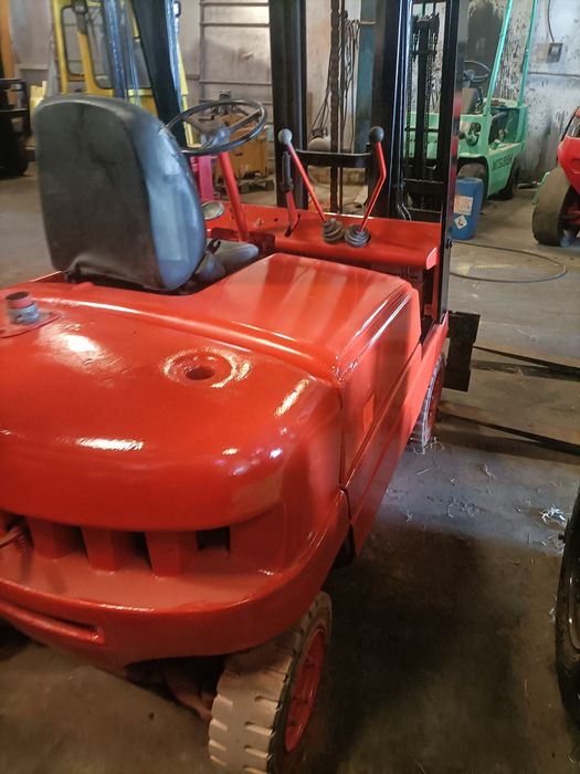 Empilhador Linde 1.5 toneladas diesel