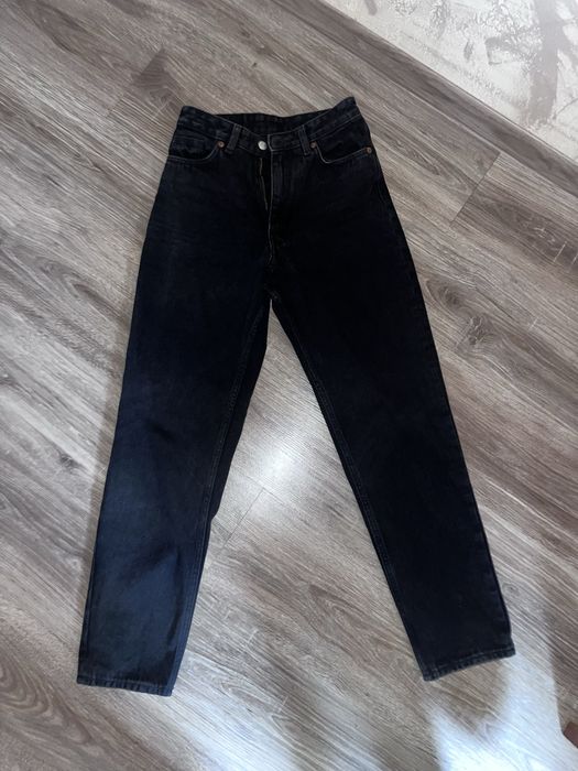Жіночі чорні прямі джинси