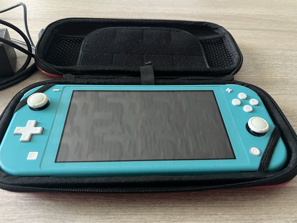 Nintendo Switch Lite + 3 gry