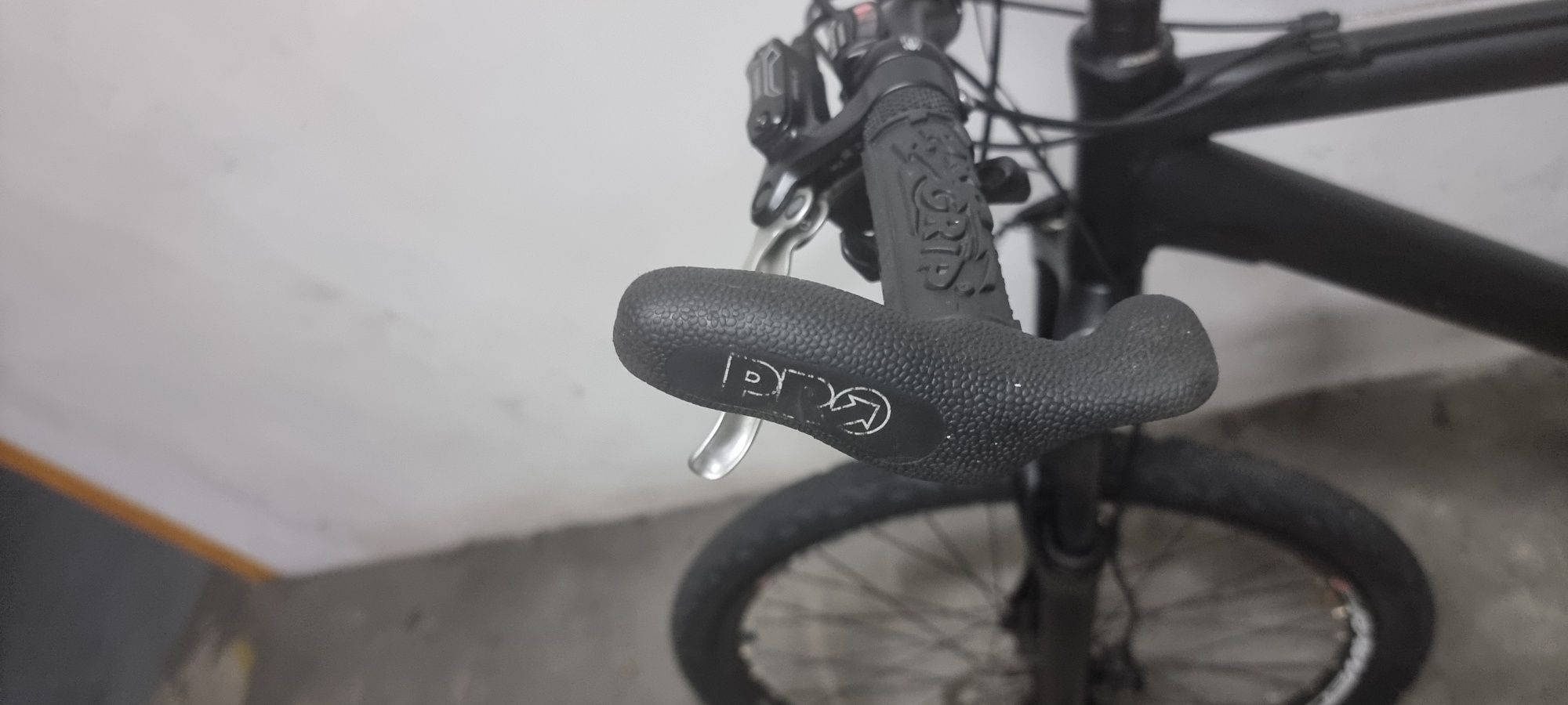 Vendo bicicleta preta!