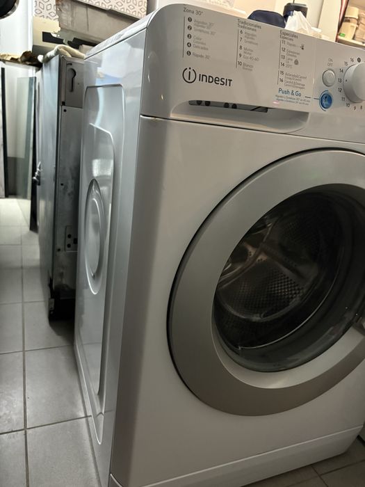 Máquina Roupa Indesit 9kg muito bom estado