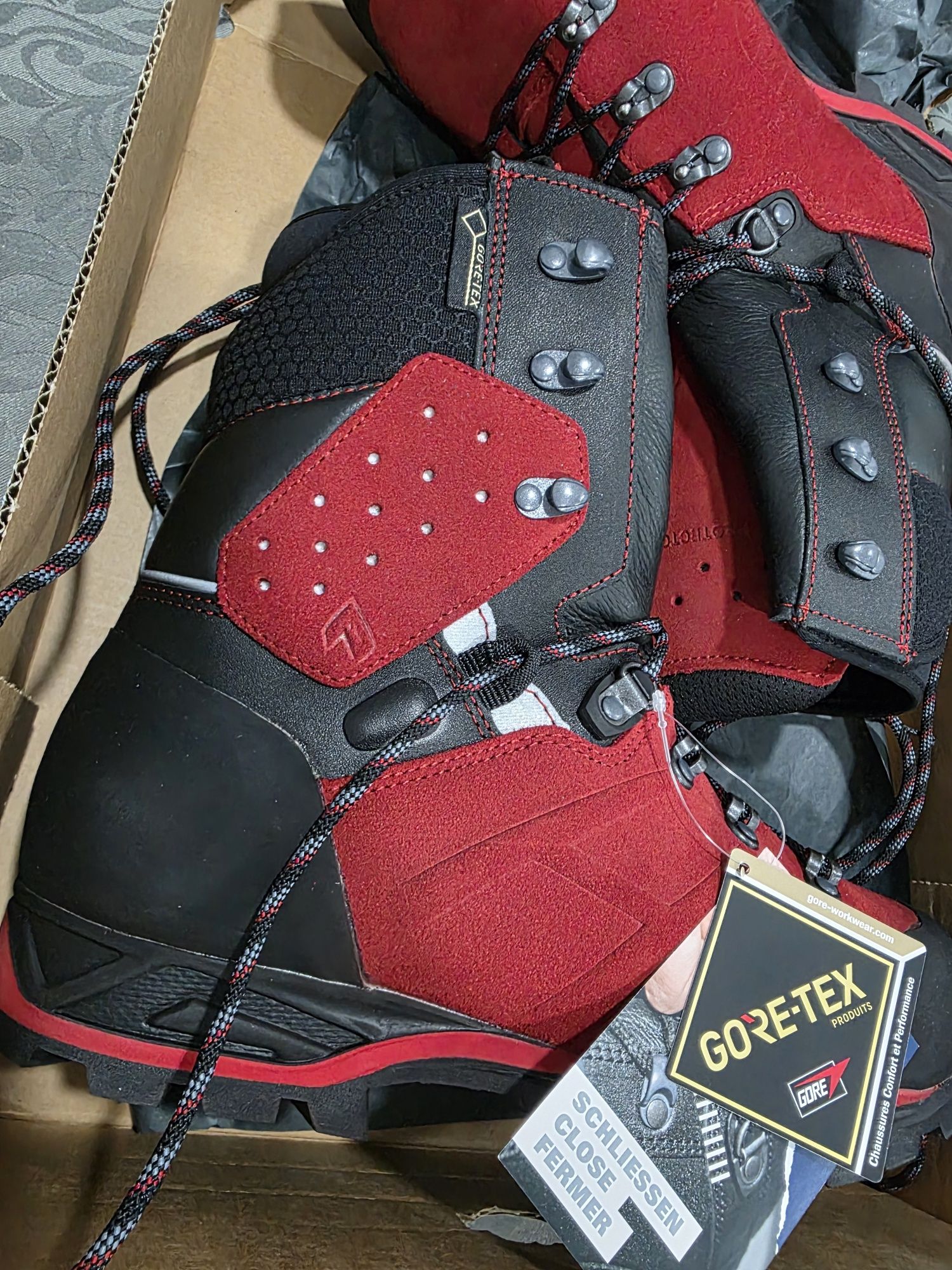 Botas anti corte nivel 2 haix protector ultra signal red