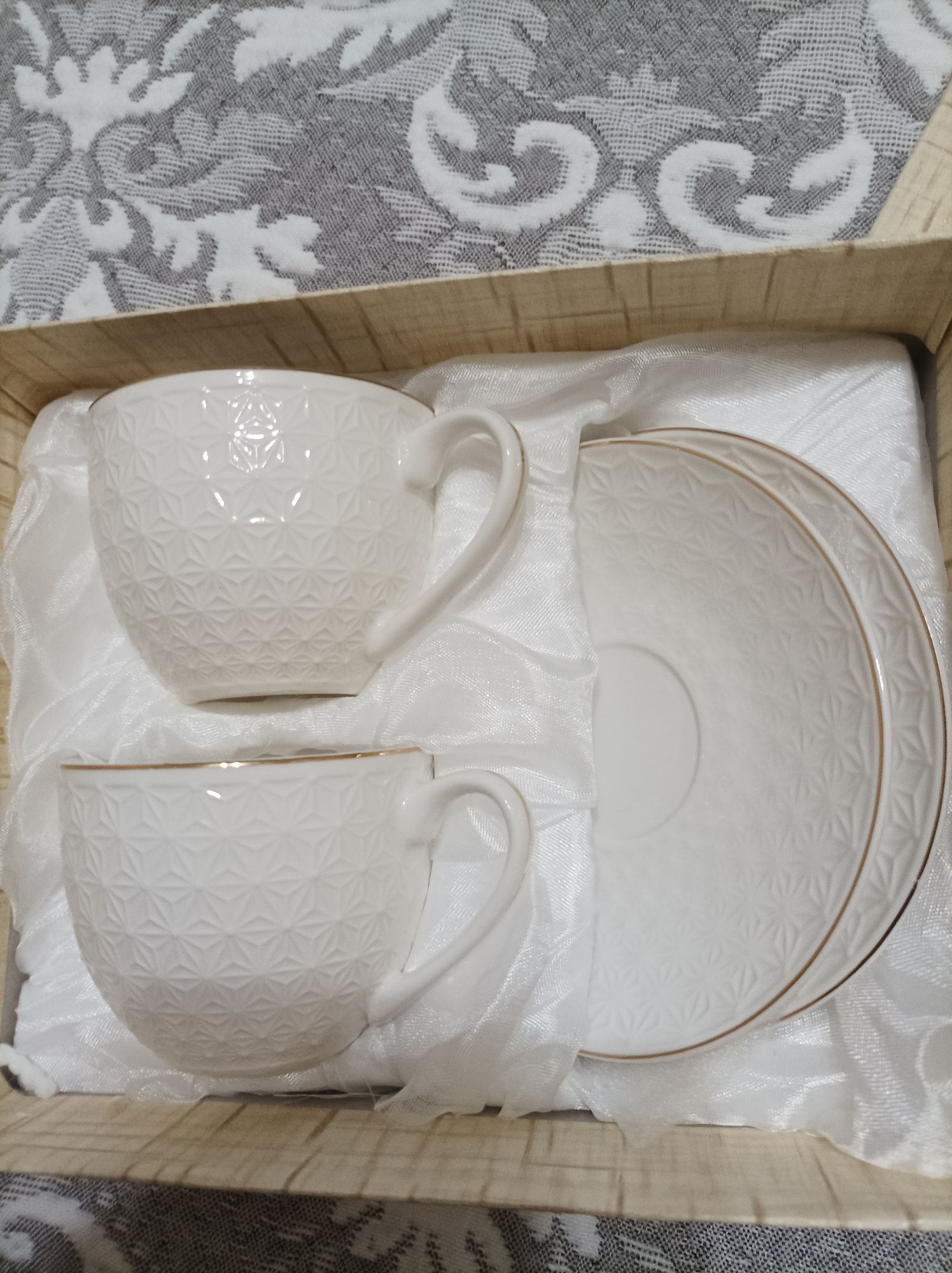 Подарочный набор с двух чашек и два блюдца,из дорогой посуды