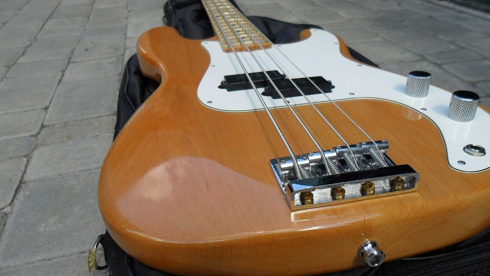 Продам майстрову бас-гітару Fender precision