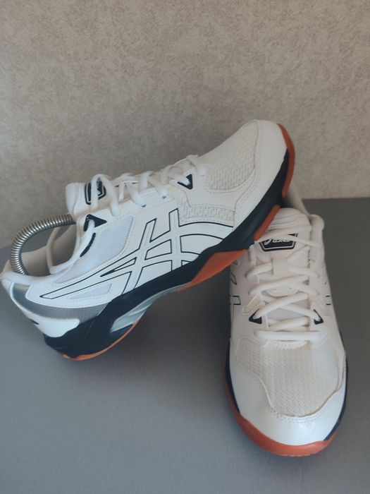 Кросівки Asics ,стан нових