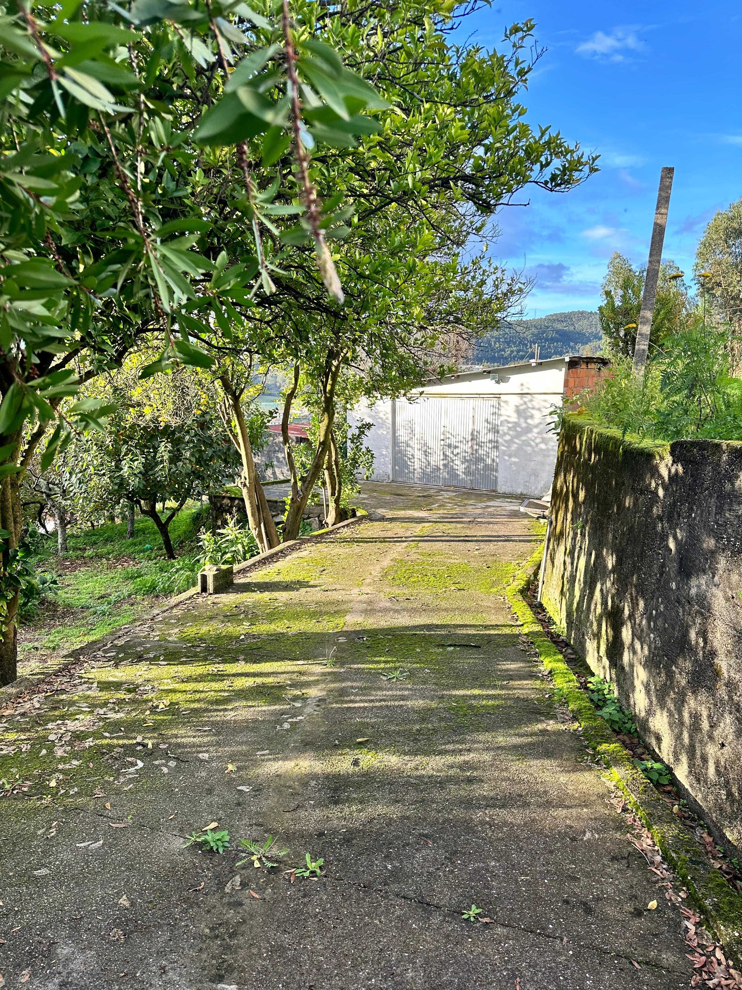 Moradia T2 com Terreno 909 m2 | Macieira de Cambra | 200.000€