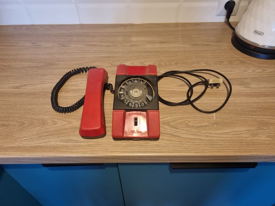 Telefon stacjonarny z PRL-U
