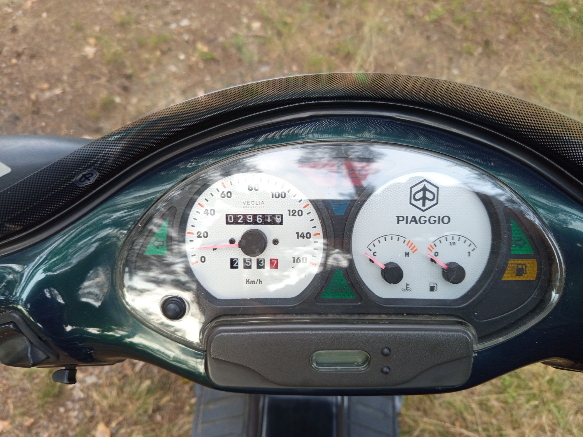Piaggio Vespa Hexagon 125