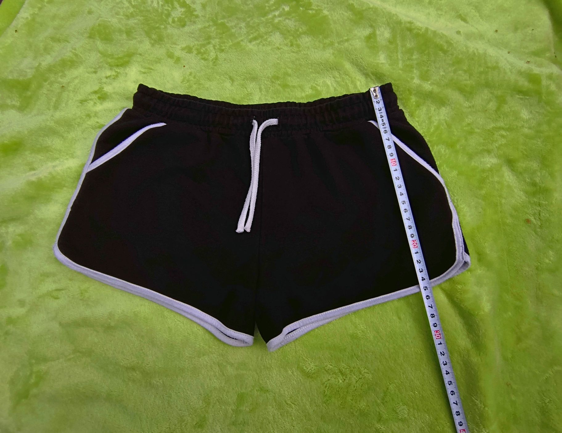 Primark czarne szorty z białymi lamówkami