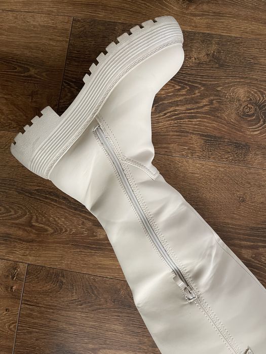 Базові високі чоботи бежевого кольору, 37 розмір