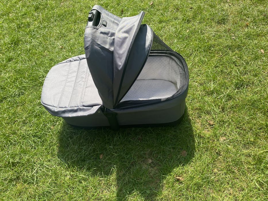 Thule Sleek rok po roku, bliźnięta