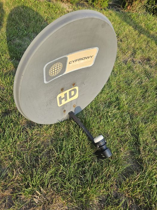 Talerz satelitarny z uchwytem i konwerterem