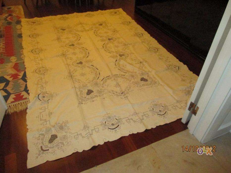 Toalha linho bordada beje