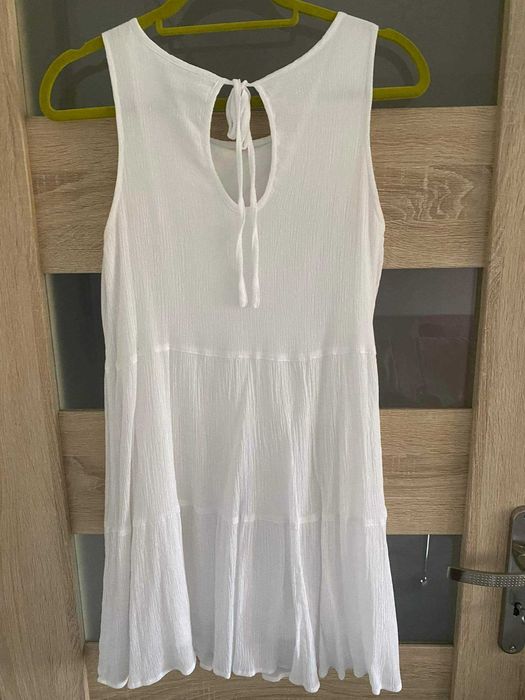 Biała sukienka cropp S