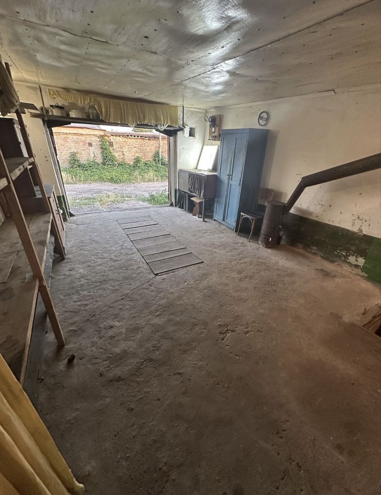 Гараж на біля Макдональдс, ГК9, світло, яма, буржуйка, підвал