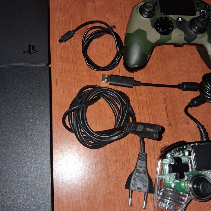 PlayStation 4 + 2 Comandos Nacon (originais/licenciados) • Funciona