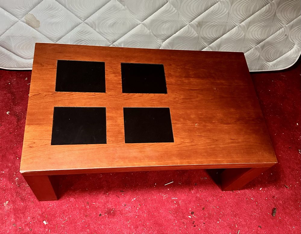 Mesa em madeira maciça