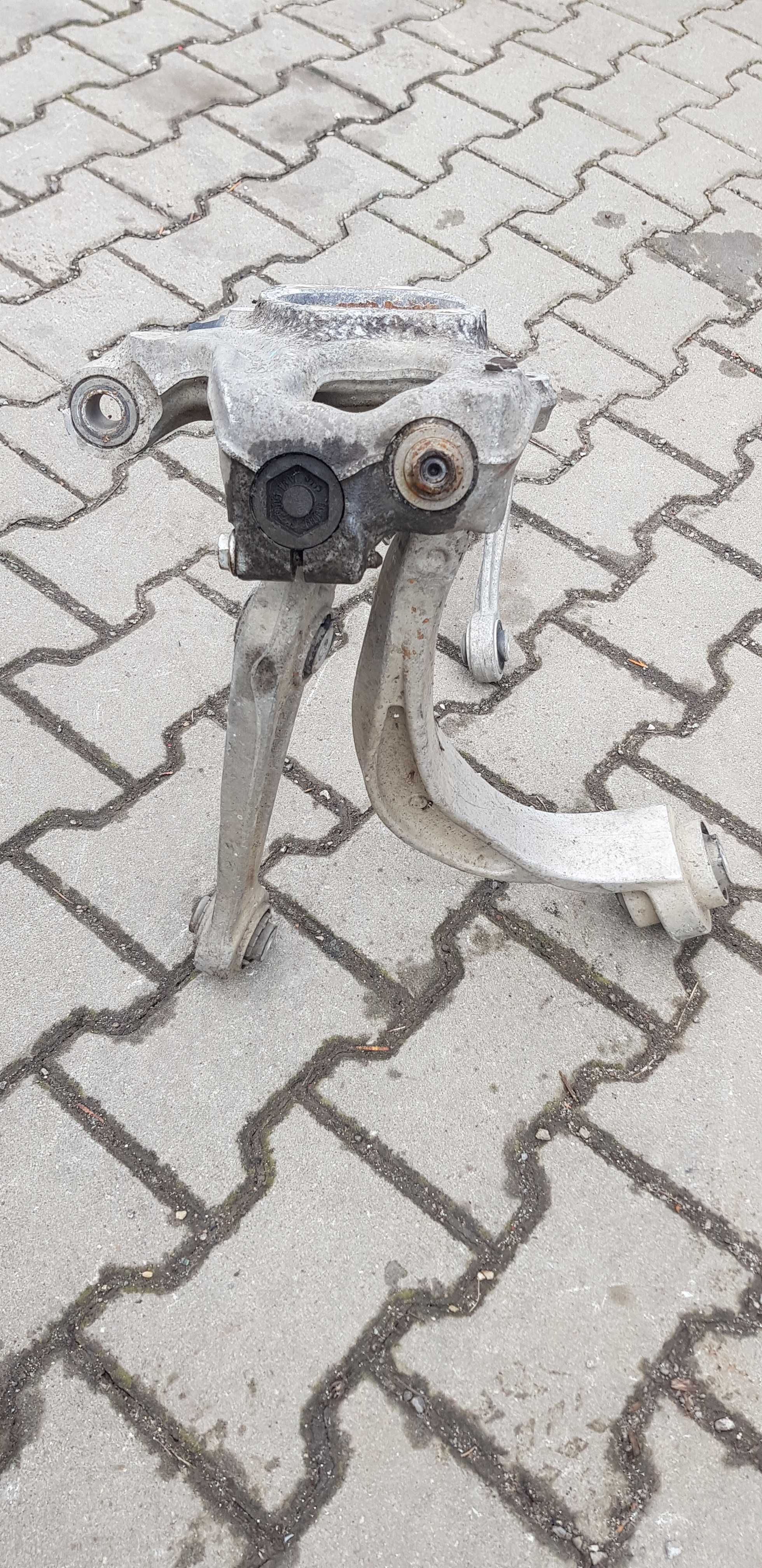 Zwrotnica 8k0.407257g  lewy przód audi a4 b8 a5