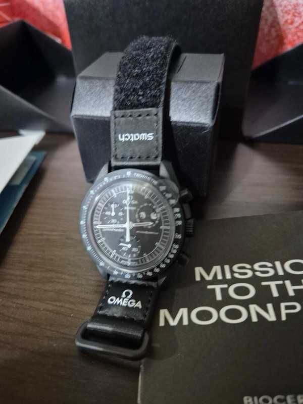 Omega x Swatch SO33B700 Snoopy Baltic Wave Sync